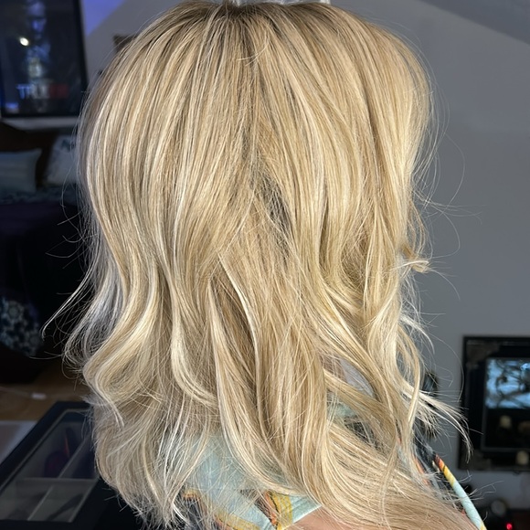 Belle Tress Laguna Beach Wig Crushed Almond Blonde R - Picture 3 of 6